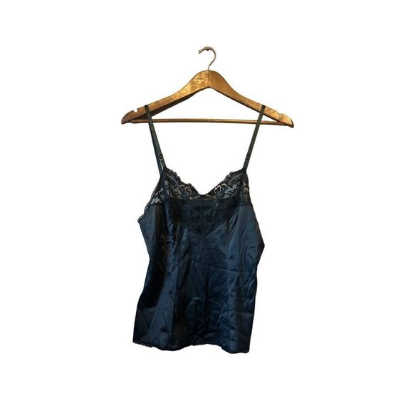 Vassarette Lace camisole size medium‎ - Picture 1 of 4